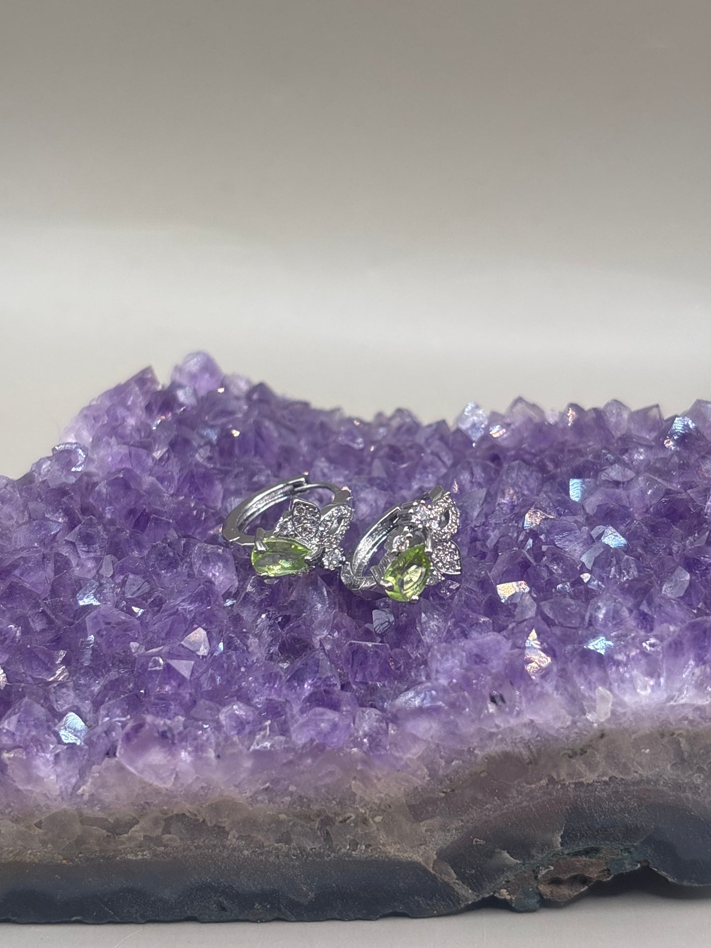 Epidot Schmetterling Kreolen