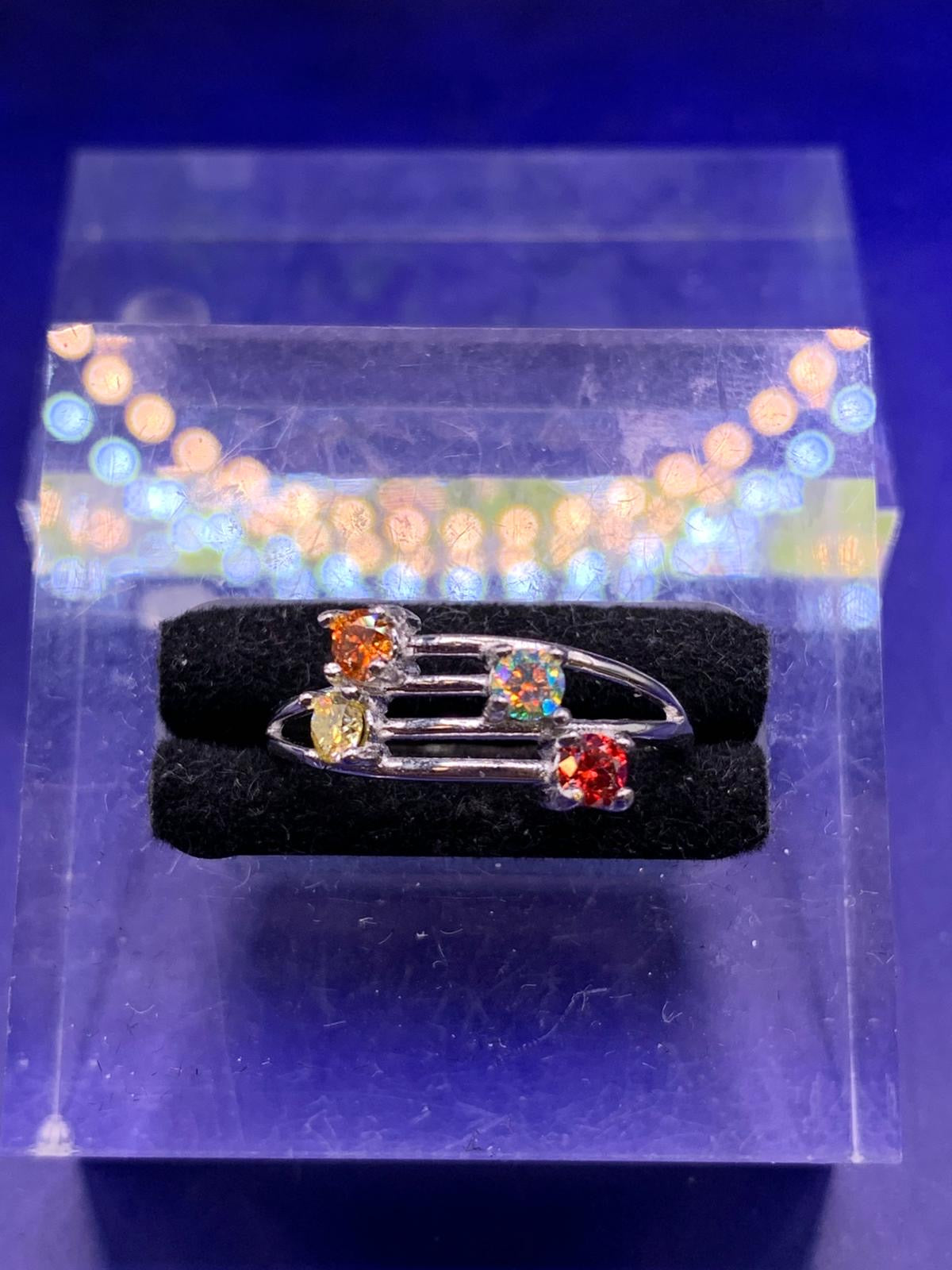 Gefärbter Moissanit