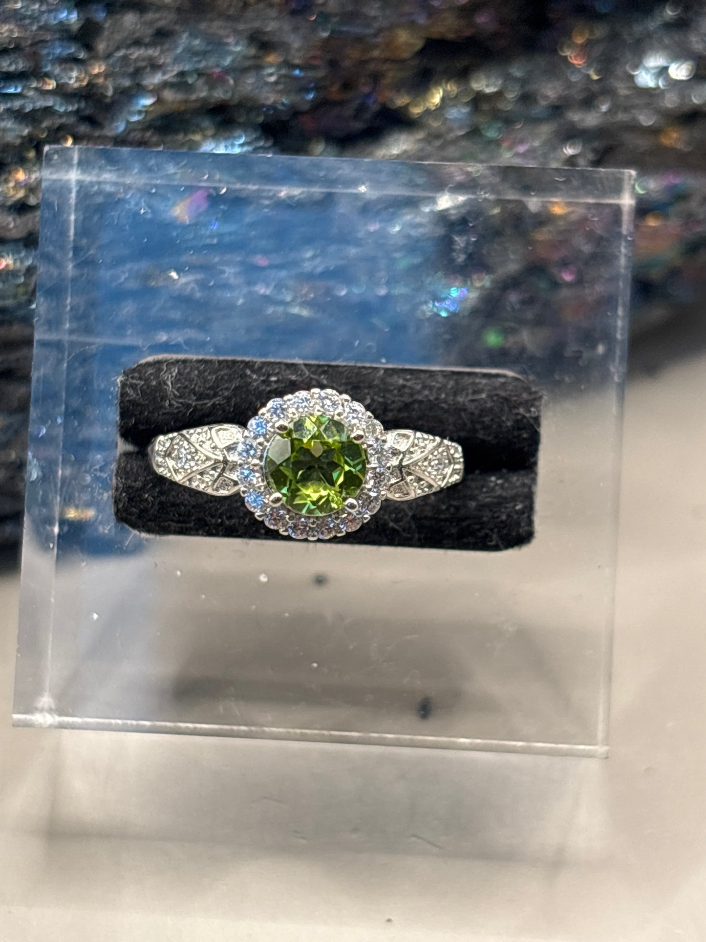 Epidot mit Zirkonia Ring