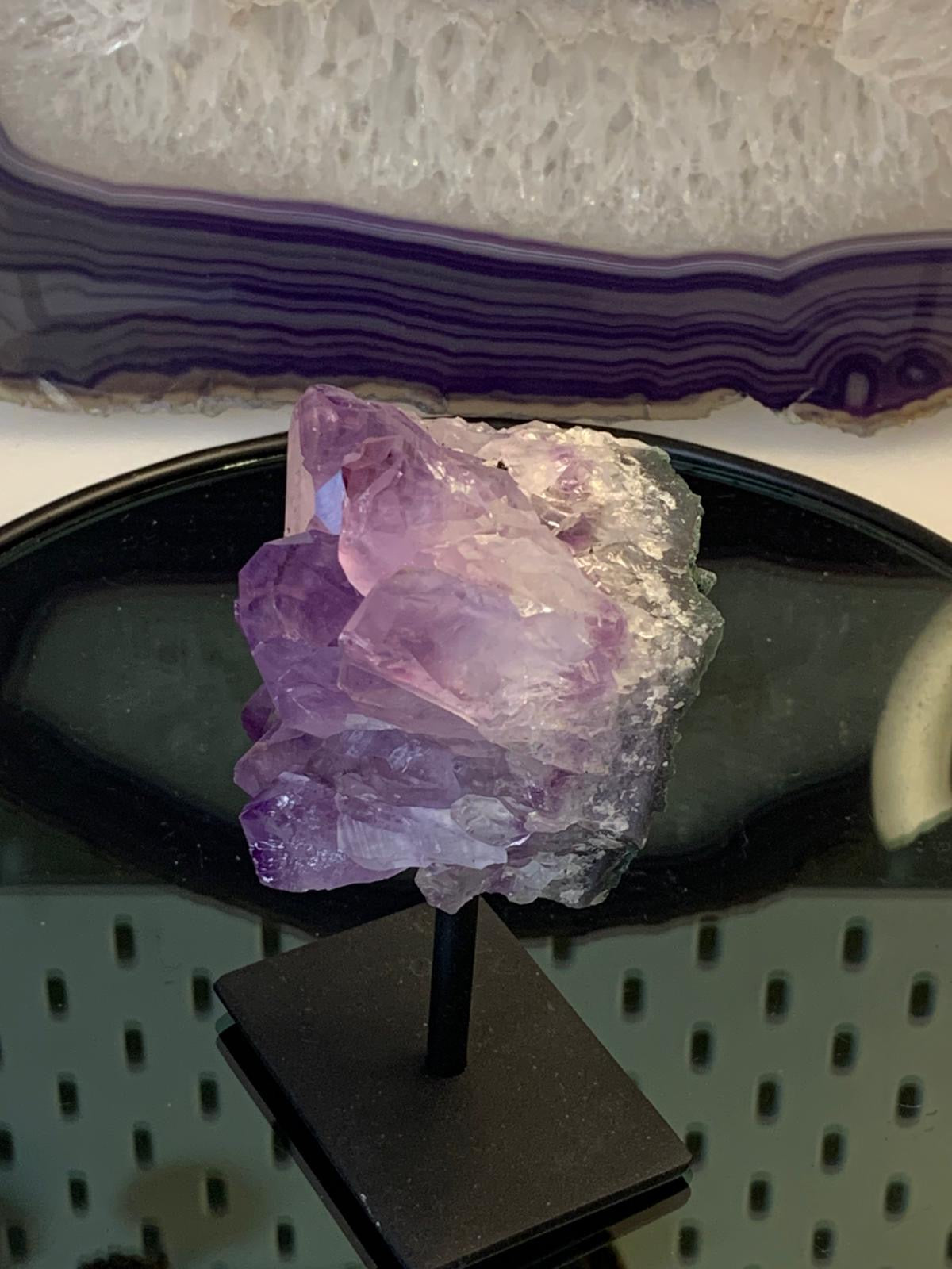 Amethyst auf Stand groß
