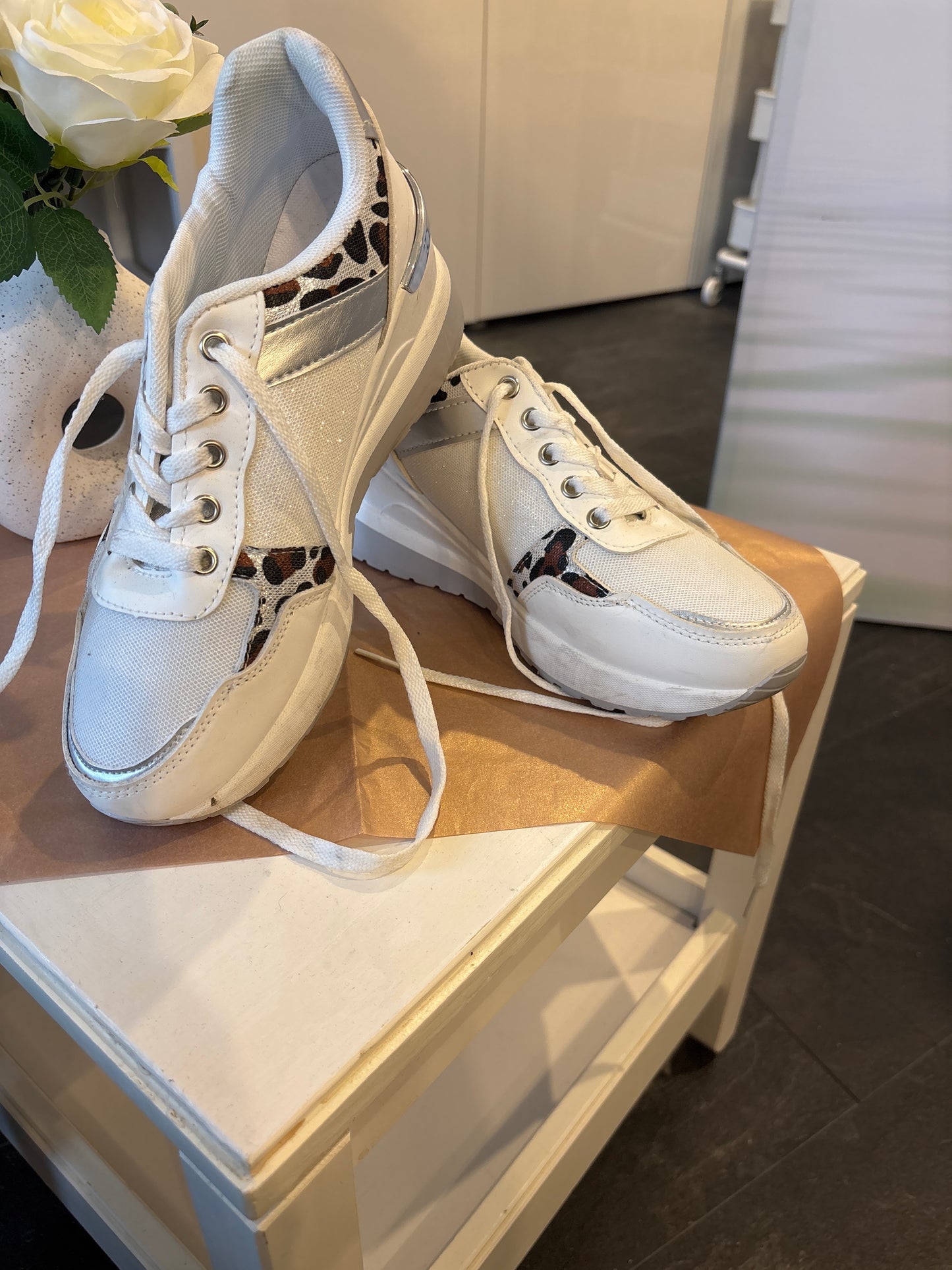 Secondhand Sneaker mit Absatz