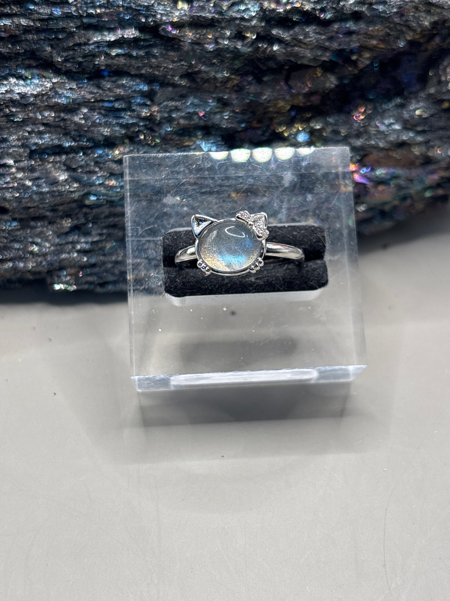 Labradorit Ring im Katzenkopf Design