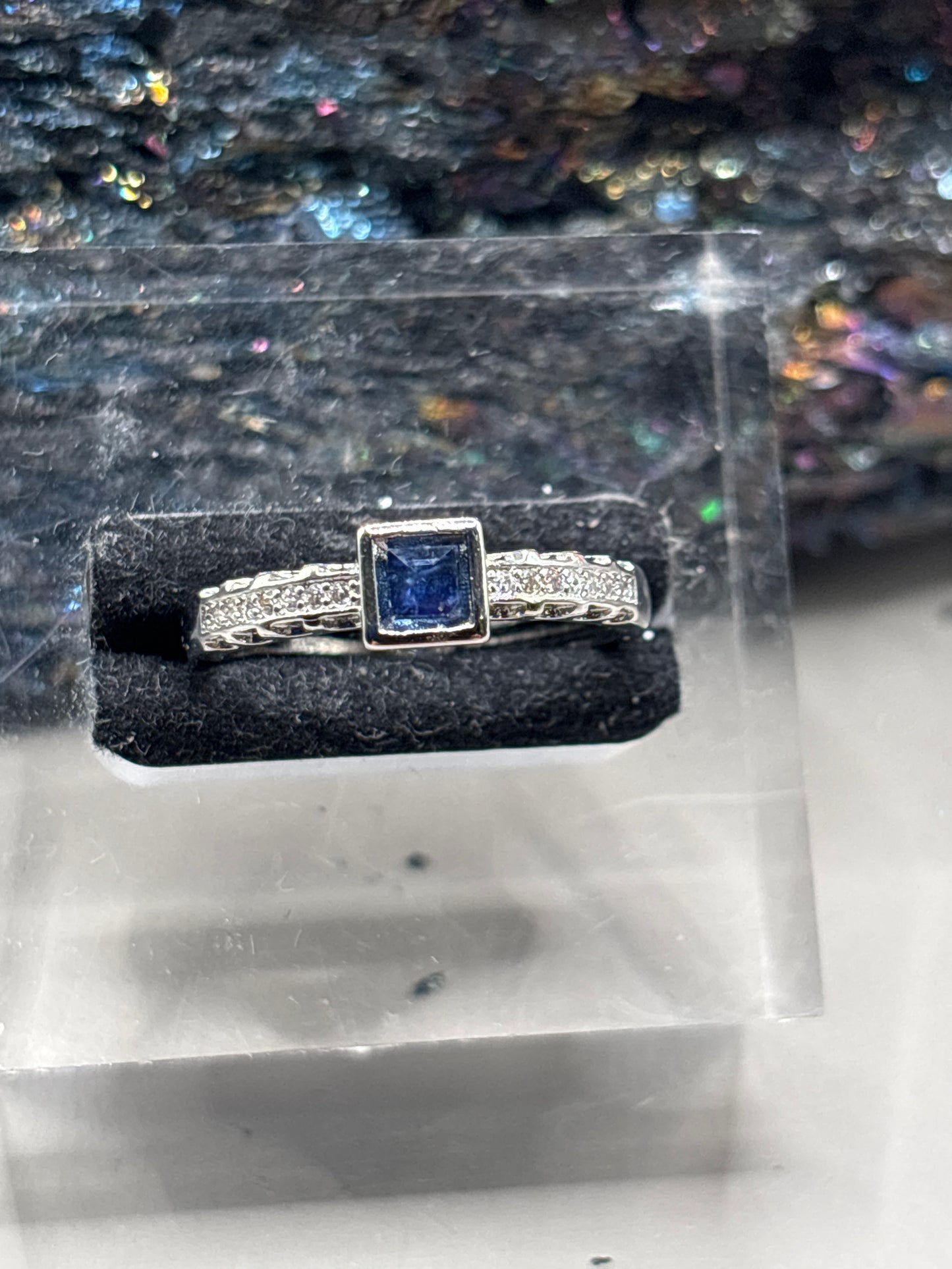 Eckiger schlichter Saphir Ring