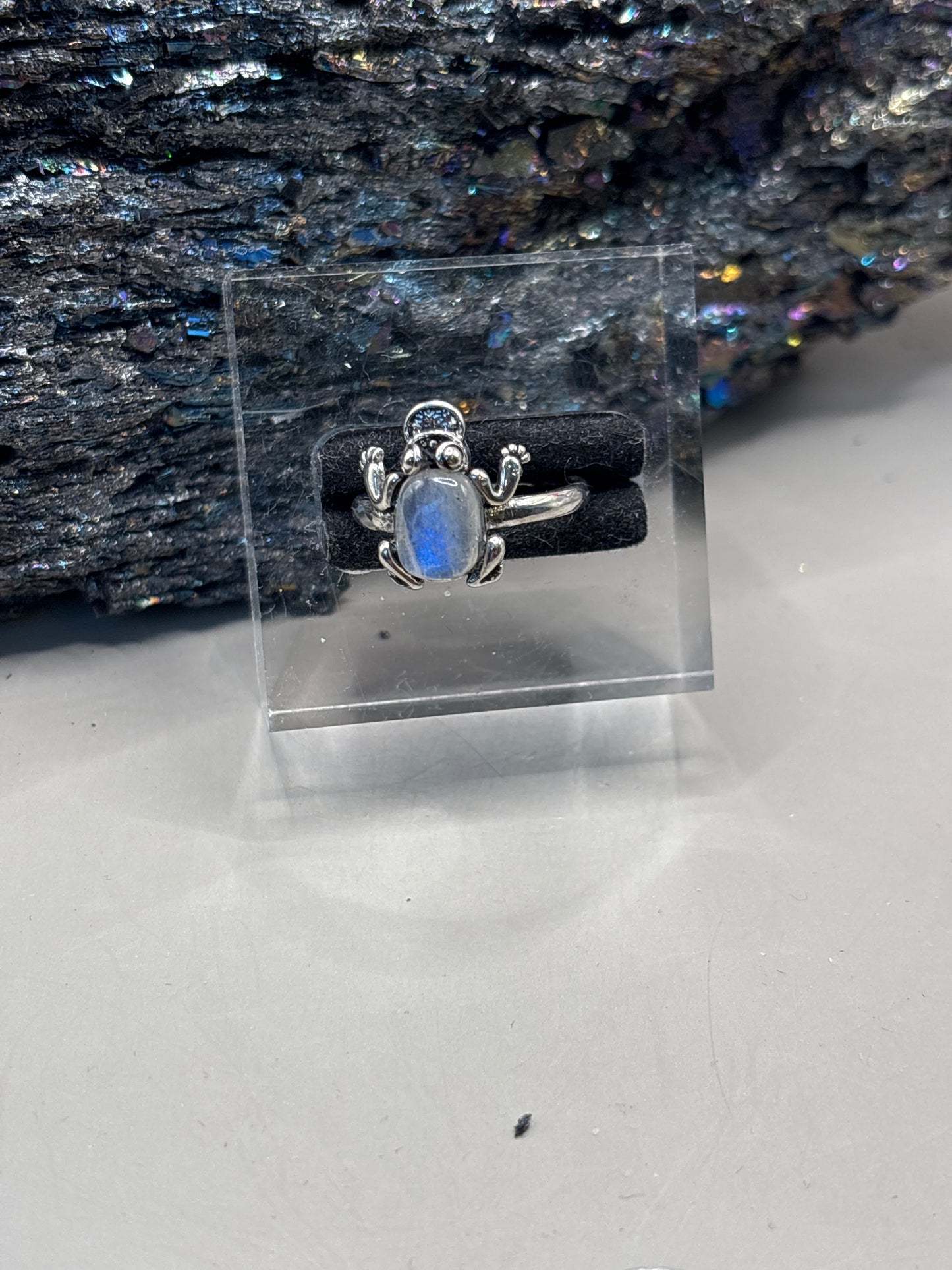 Labradorit im Moneyfrog Design Ring