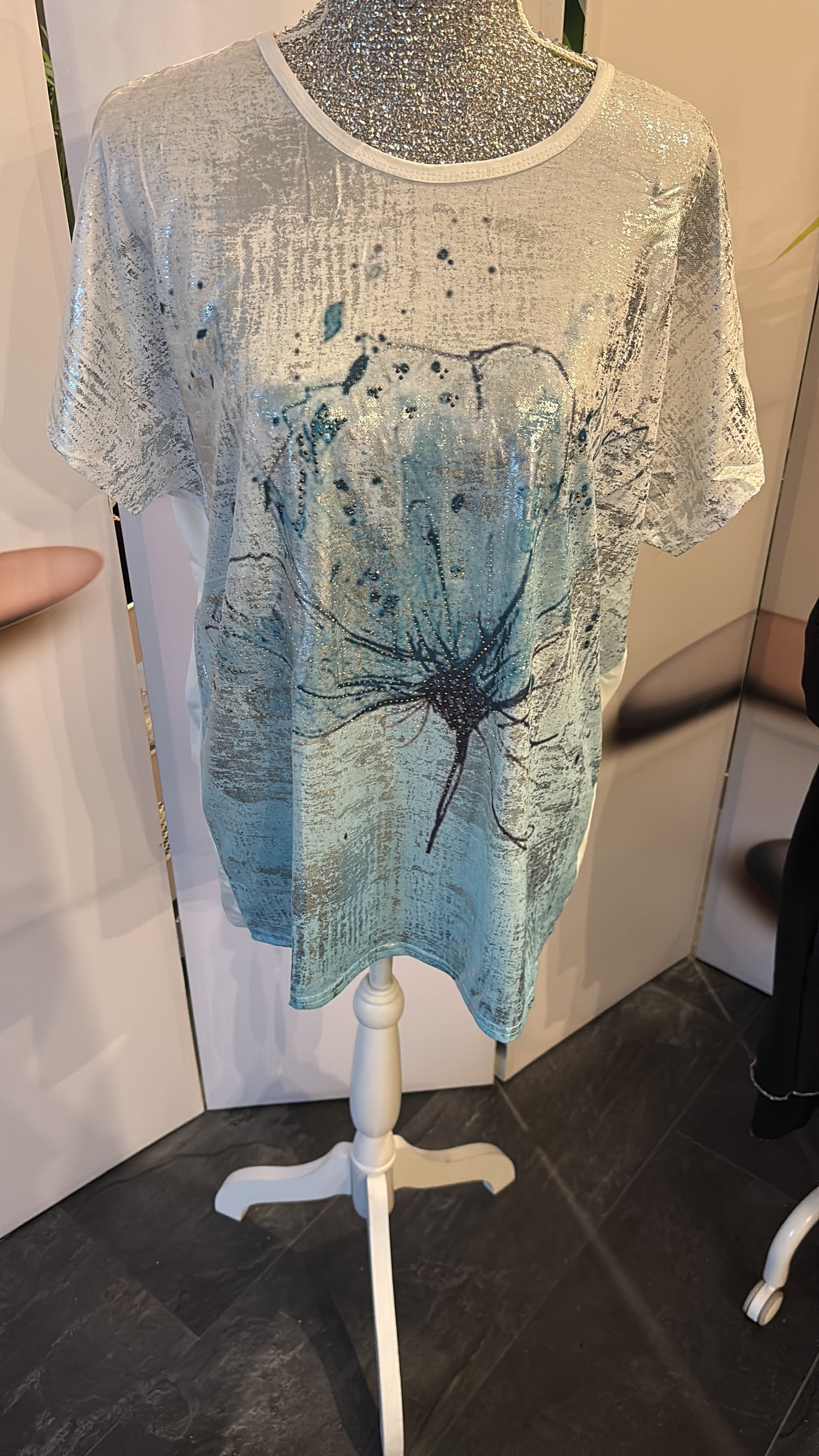 Mit Mohnblume und Glitzer