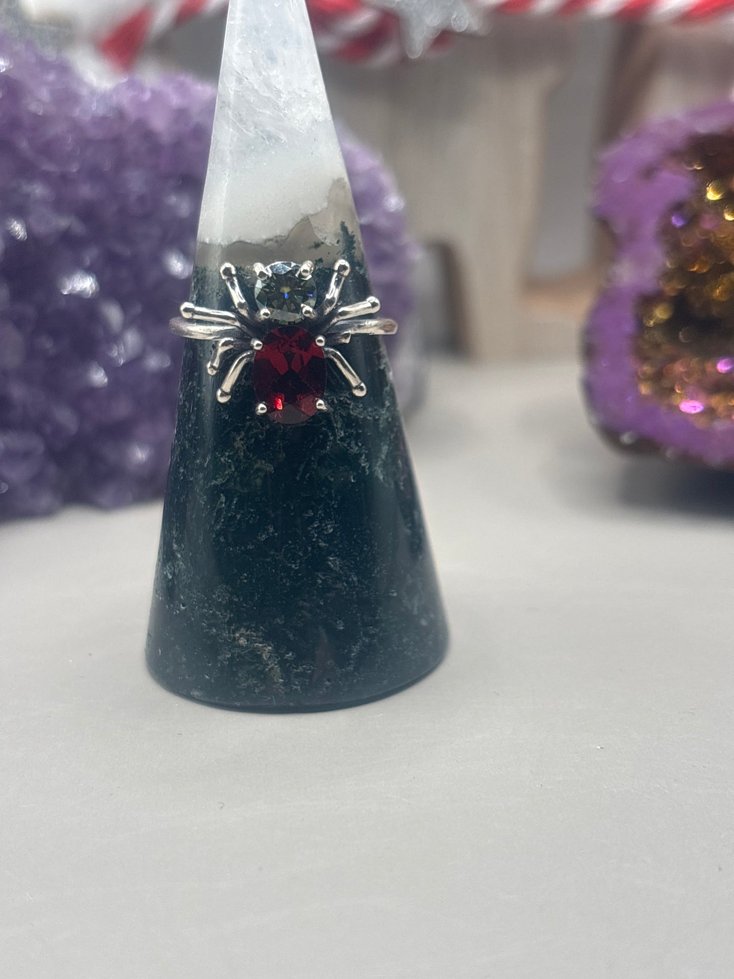 Granat und Moissanit als Spinne Ring