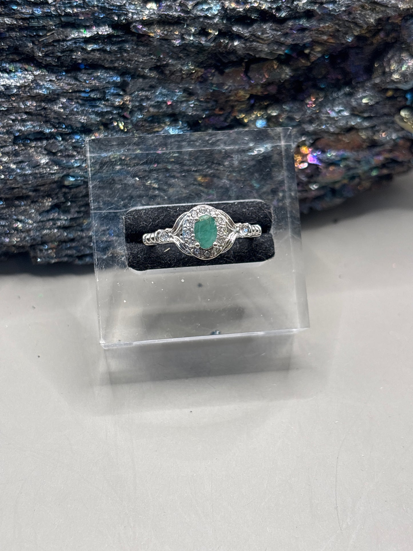 Smaragdring im Prinzessinnendesign