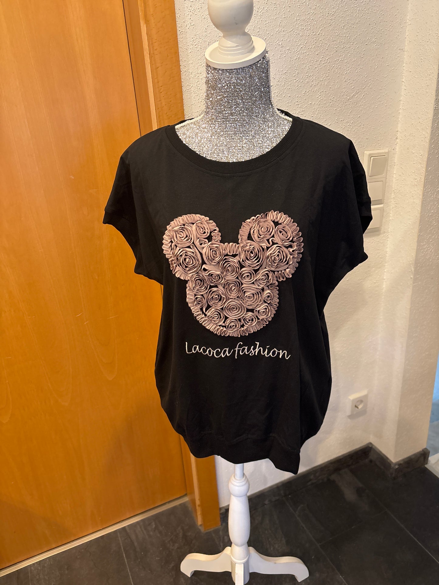 Schwarzes T- Shirt mit Micky Blumenmuster