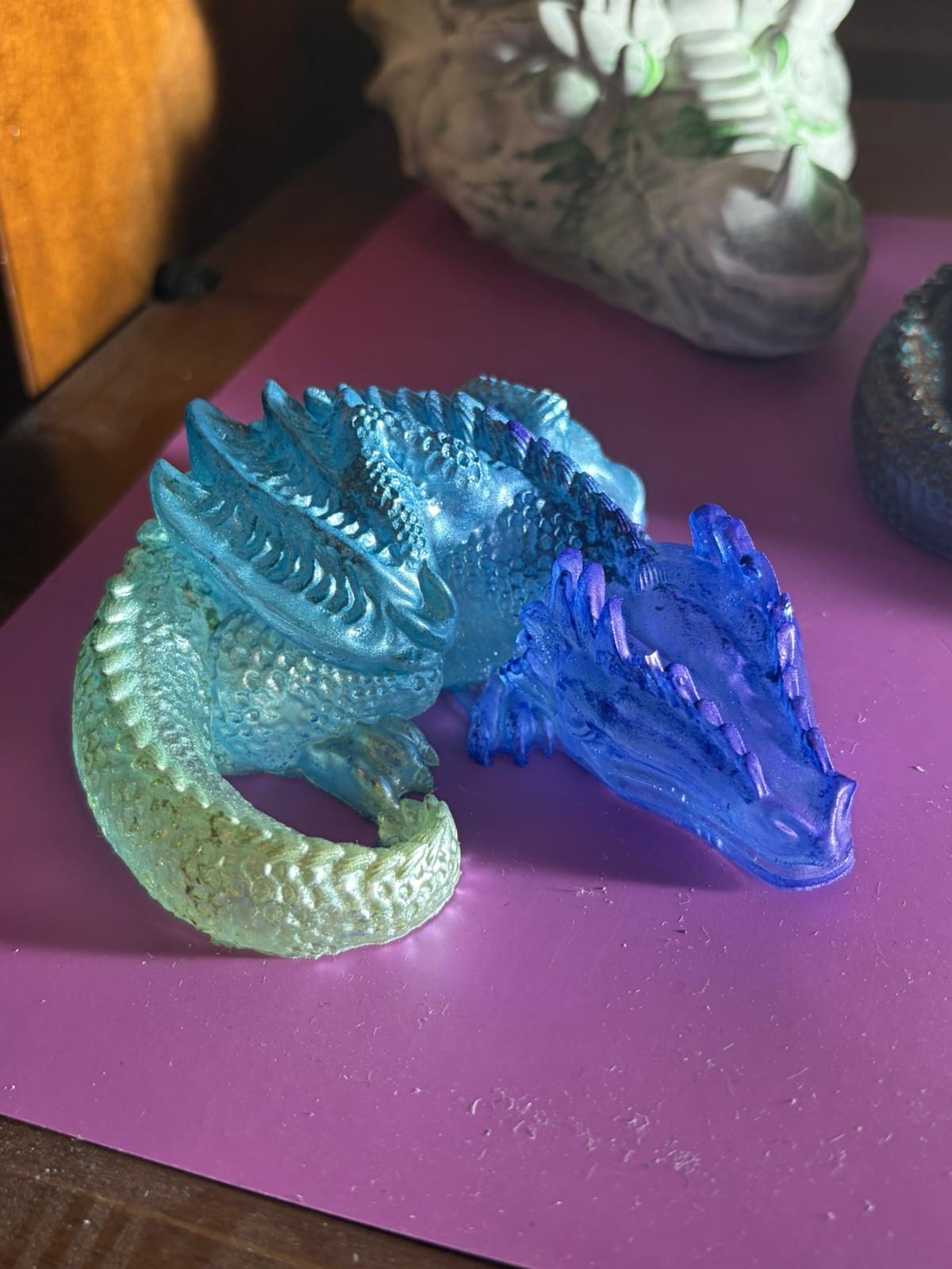 Schlafende Drachen aus Epoxidharz