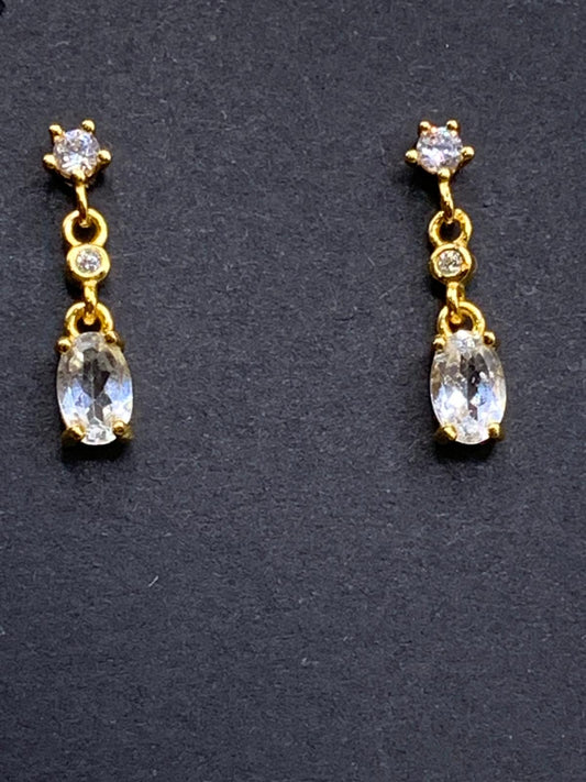 Goldene Ohrstecker weißer Topas