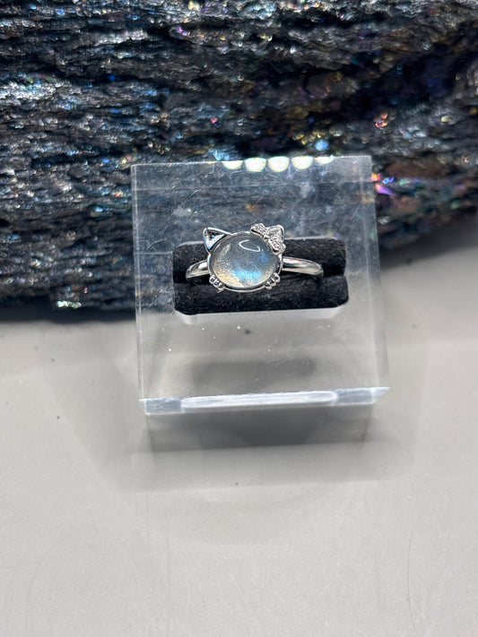 Labradorit Ring im Katzenkopf Design