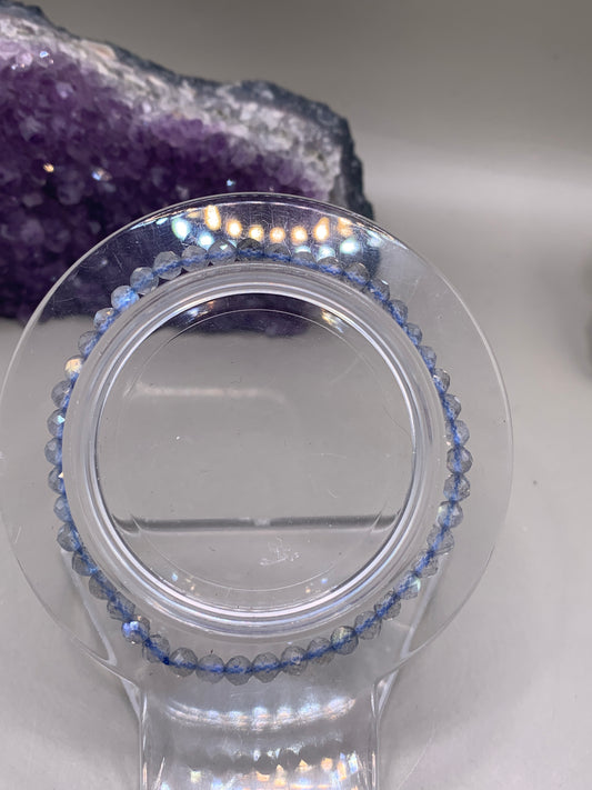 Facettierter Labradorit Perlenarmband