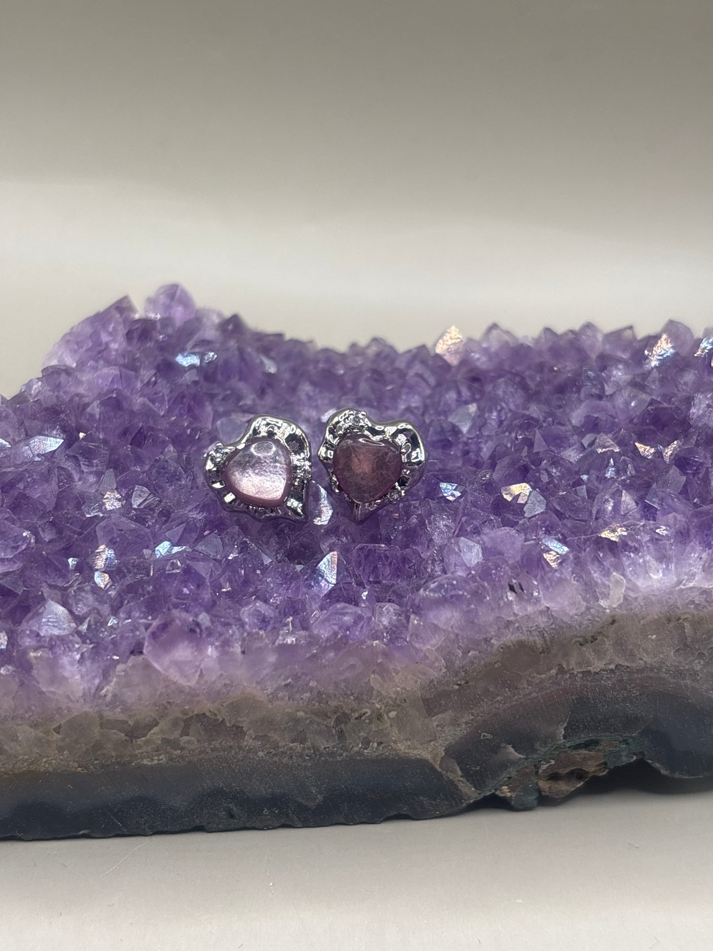 Purple Mica Herzen Ohrstecker