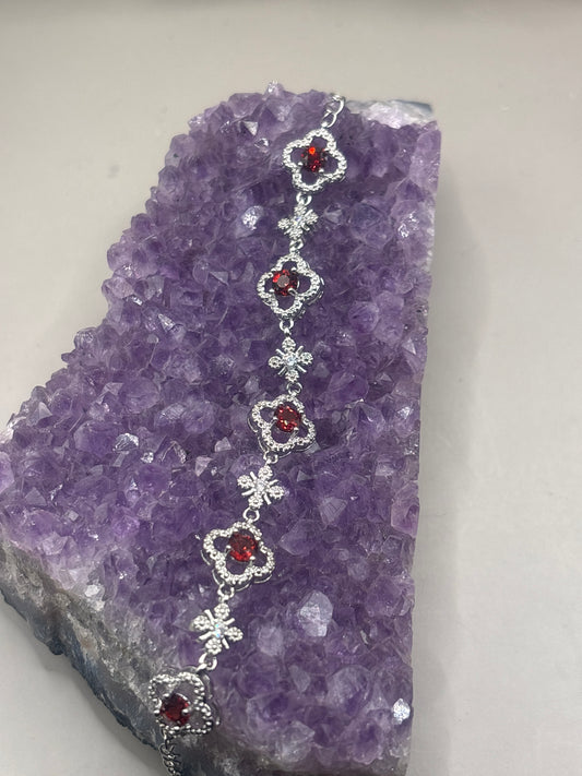 Granat im Kleeblattstil Armband