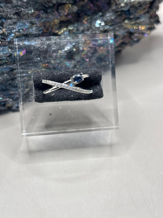 Schlichter geschwungener Saphir Ring