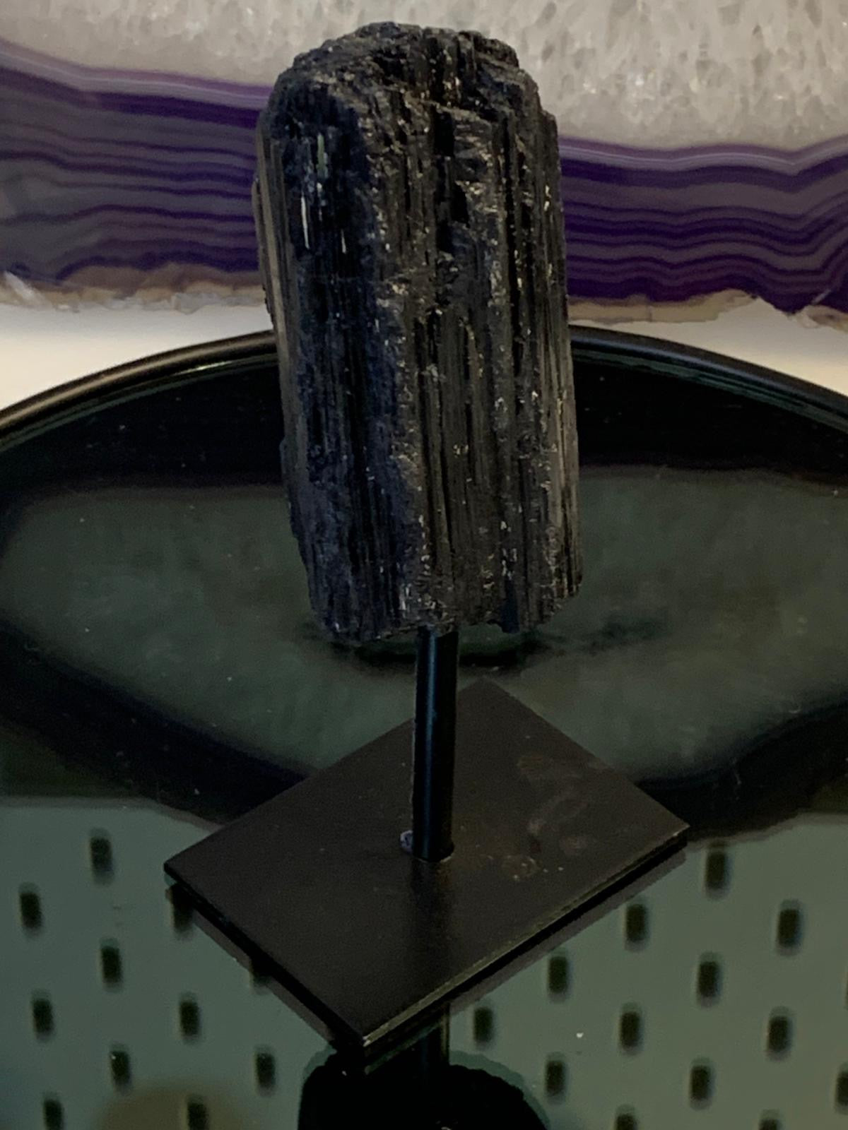 Schwarzer Turmalin (Schörl) auf Stand