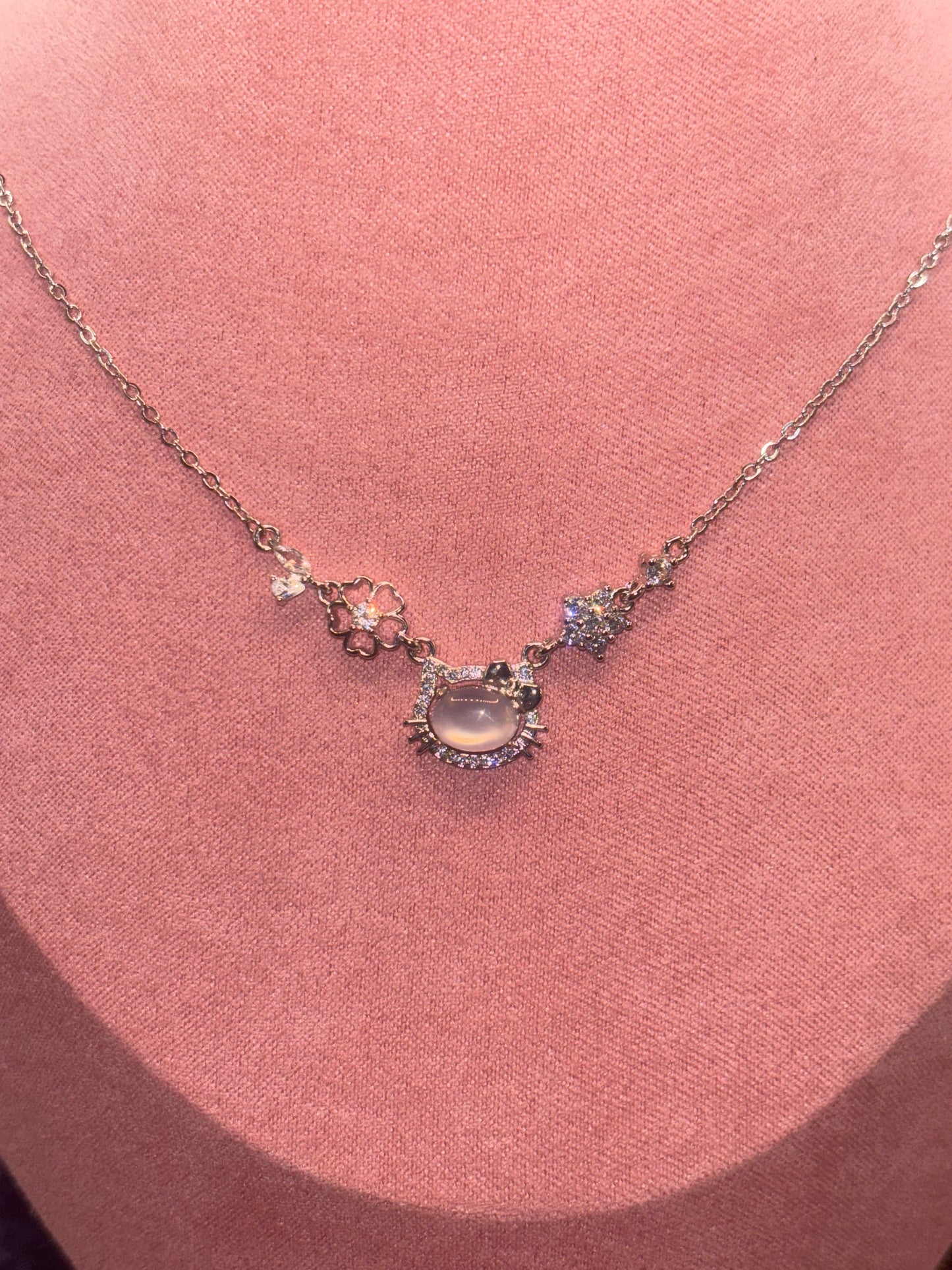 Katzenkopf mit Rosenquarz Kette