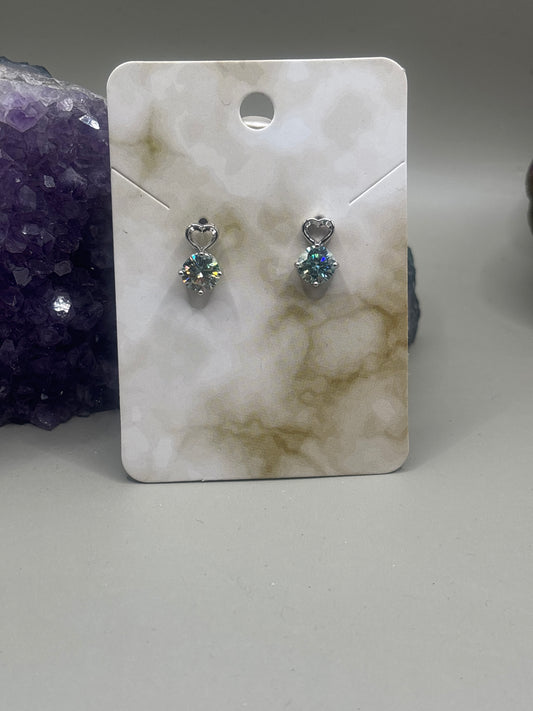 Moissanit schlichte Ohrringe mit Herz oben