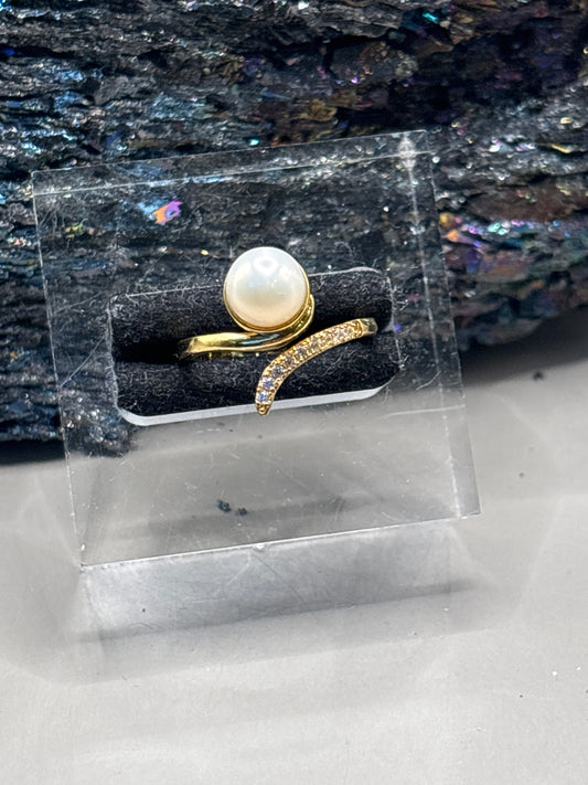 Moissanit mit Perle geschwungener Ring