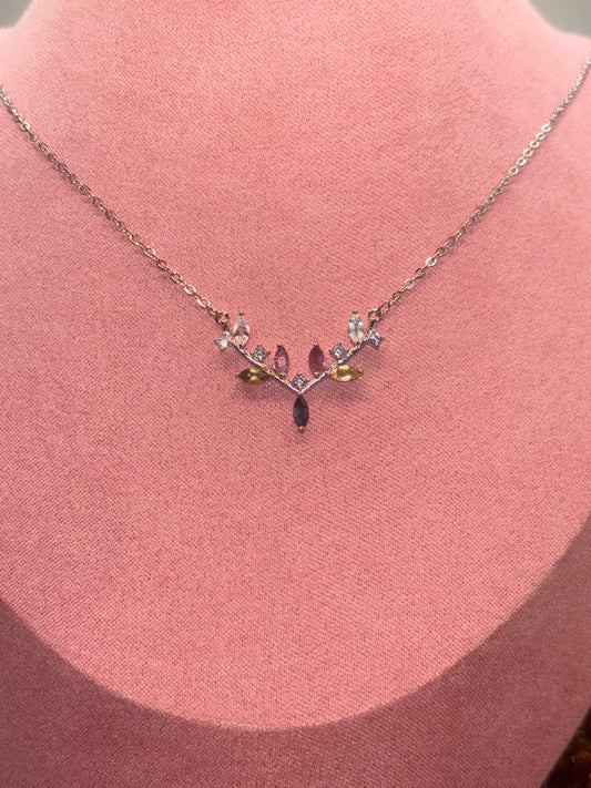 Bunter Turmalin als Rentierkopf Kette