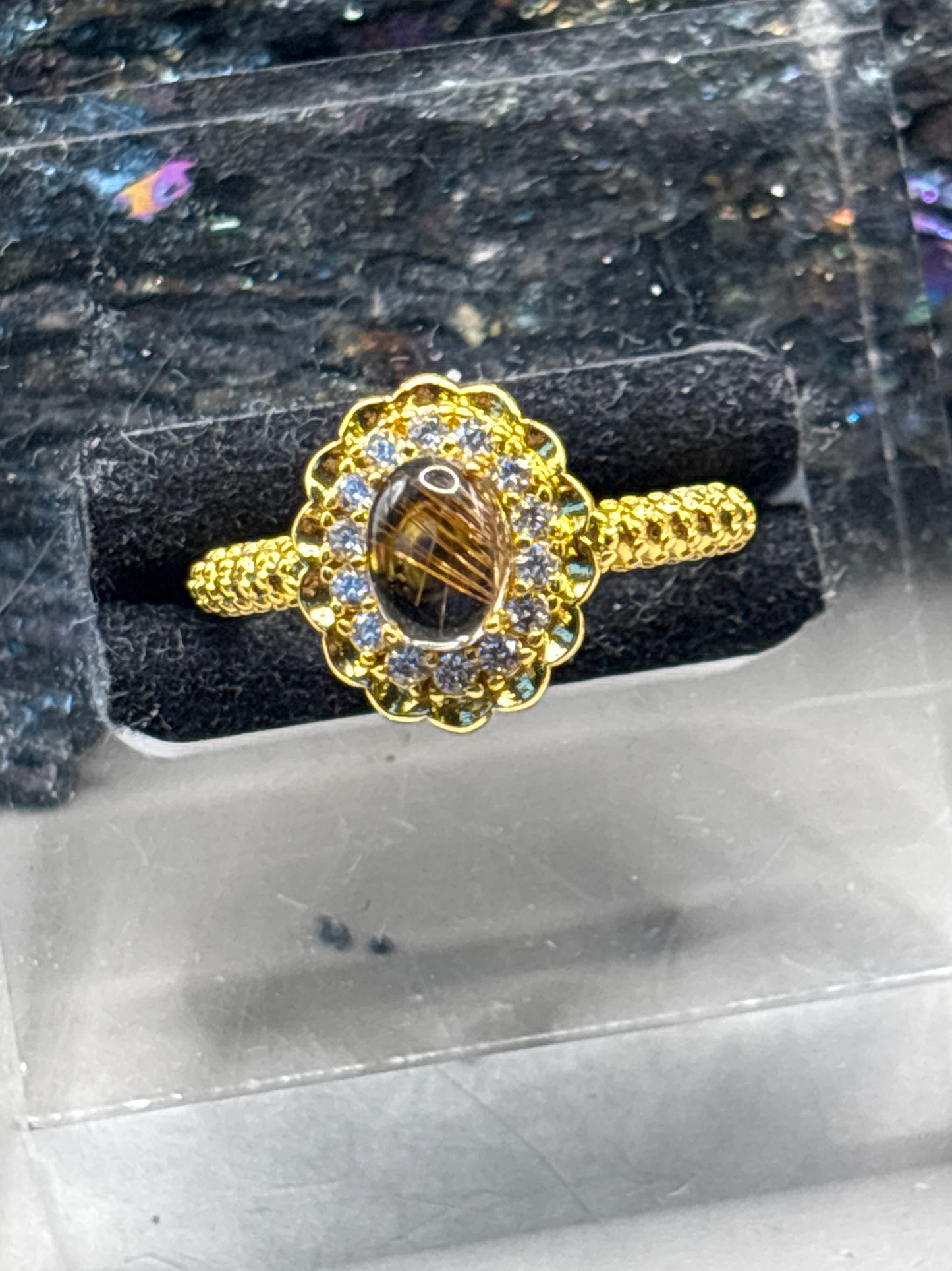 Goldener Rutil im Prinzessinnen Design Ring