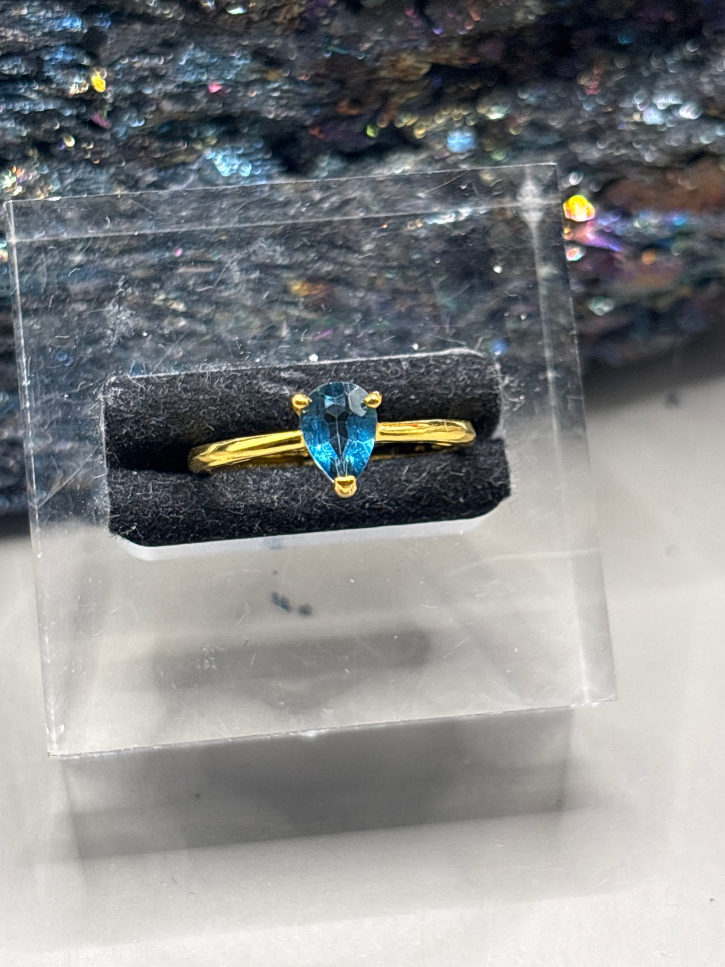 Schlichter Topas in Tropfenform