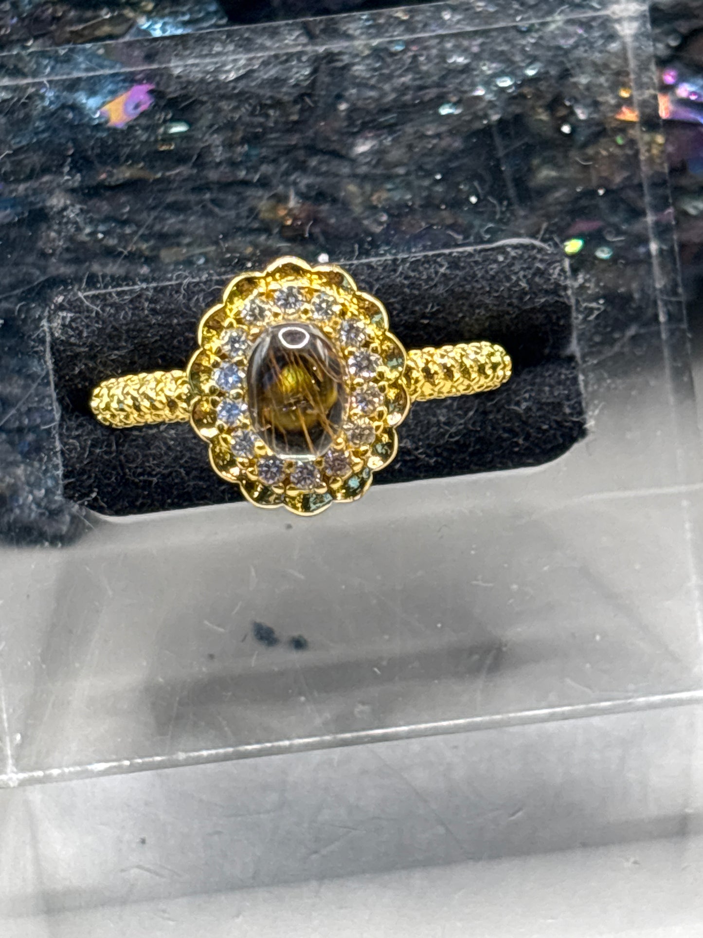 Goldener Rutil im Prinzessinnen Design Ring