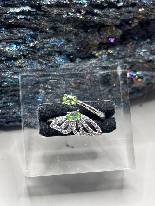 Peridot offener Schmetterling Ring