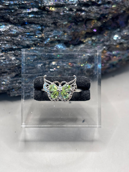 Peridot Schmetterling Ring
