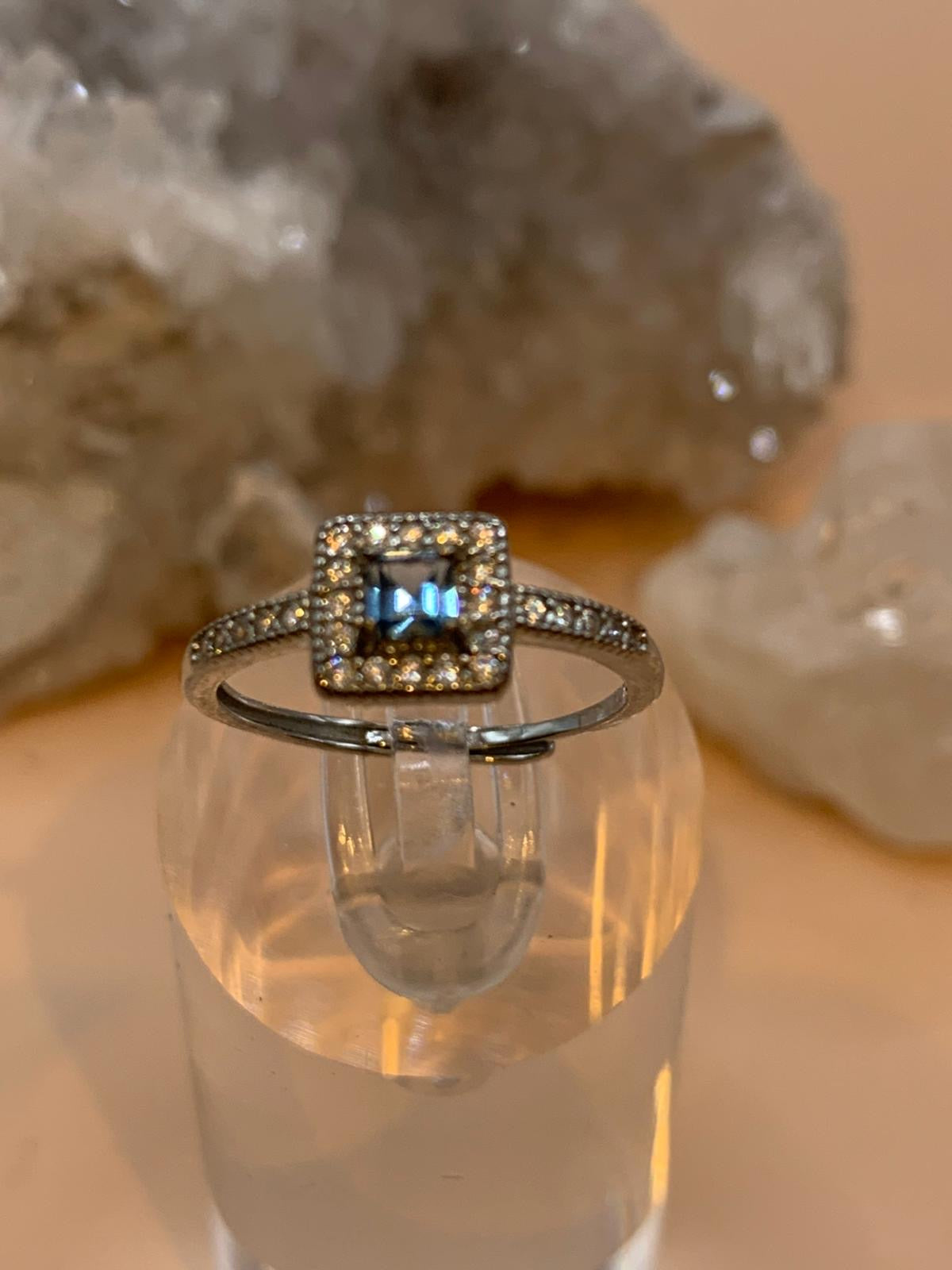 Quadratischer Topas mit Zirkon Ring