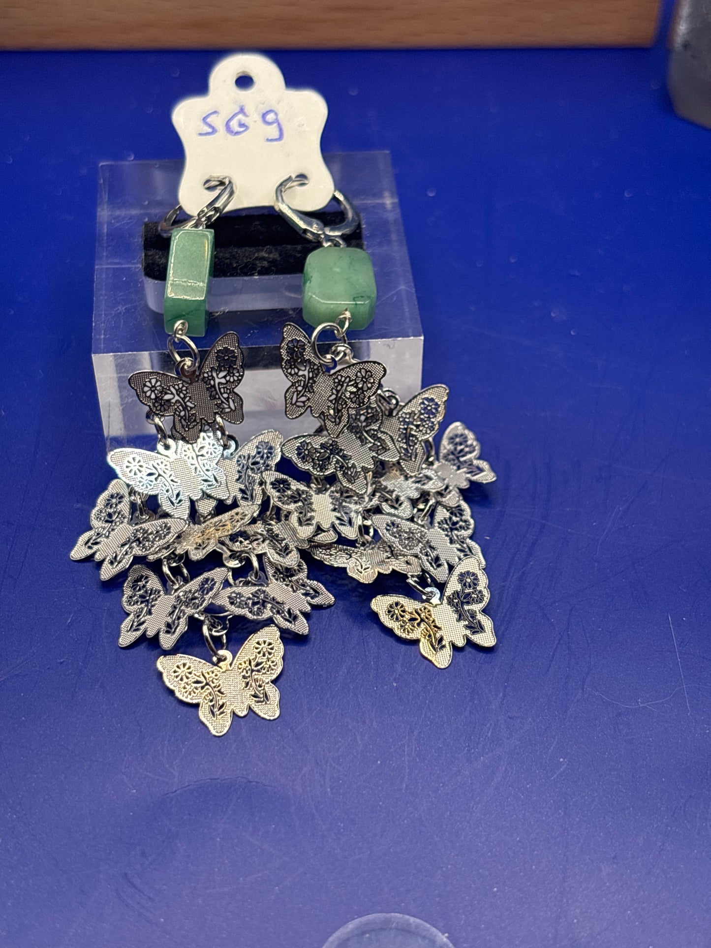 Grüner Aventurin hängende Ohrringe mit Schmetterlingen
