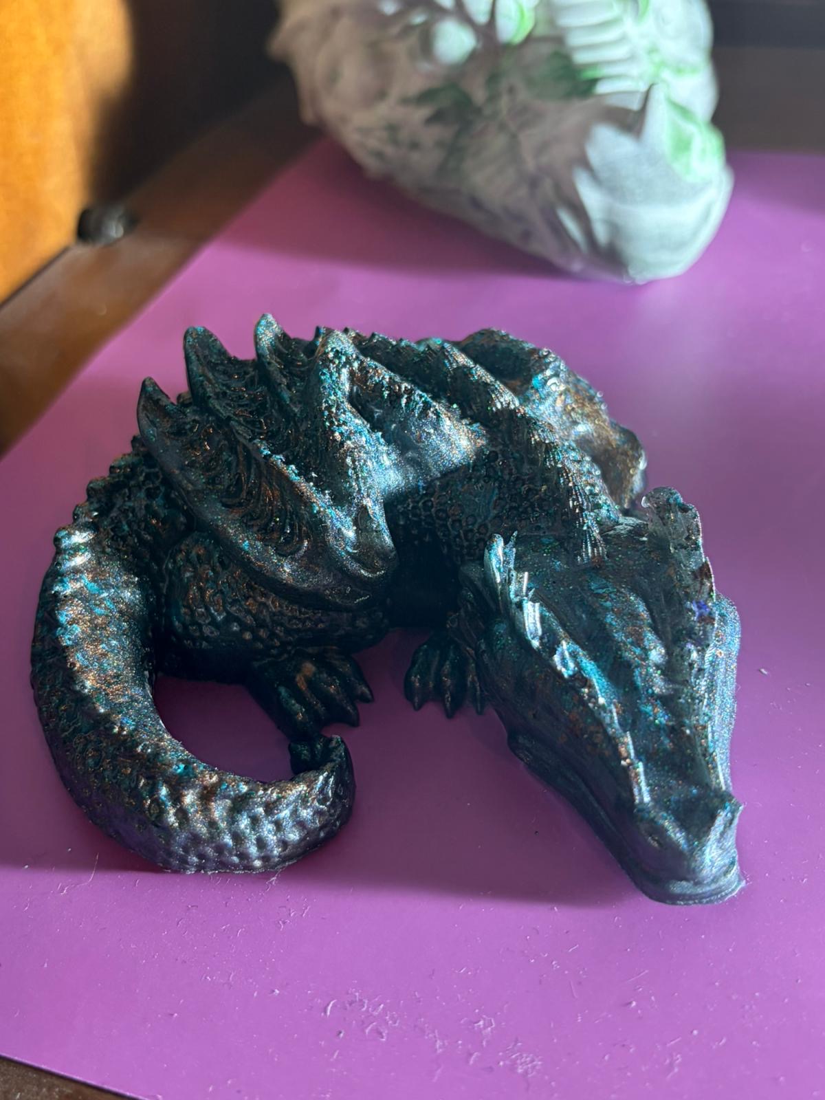 Schlafende Drachen aus Epoxidharz