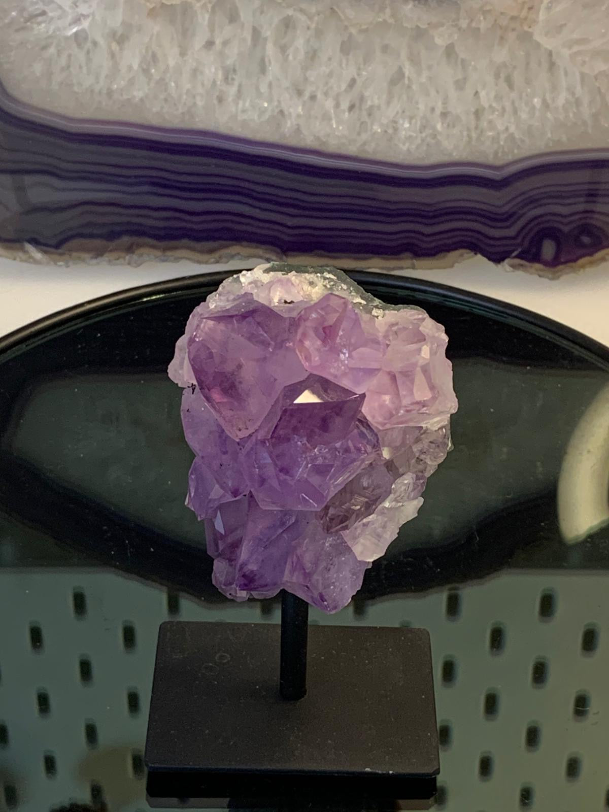 Amethyst auf Stand groß