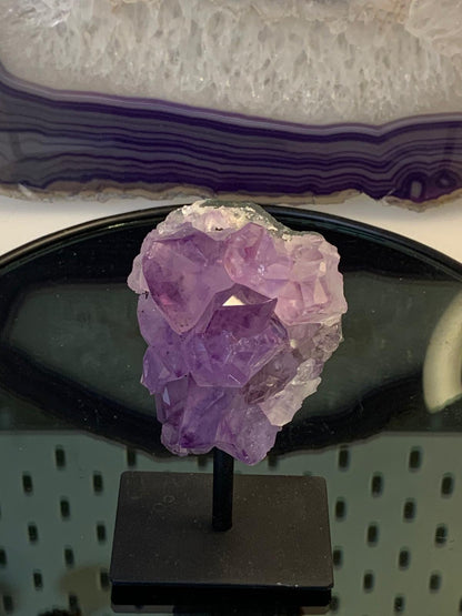 Amethyst auf Stand groß